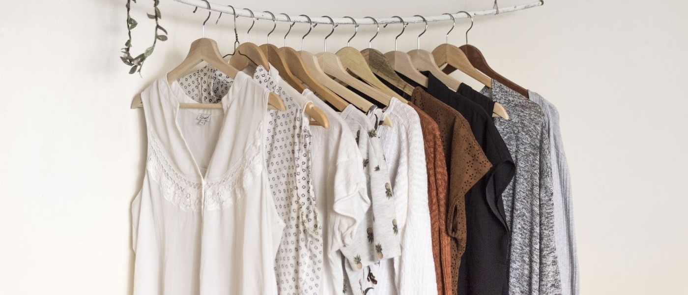 Kleding op hangers
